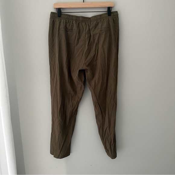 Kut from the Kloth (Medium) Gaerwen Drawstring Linen Blend Pants in Olive - Picture 11 of 15